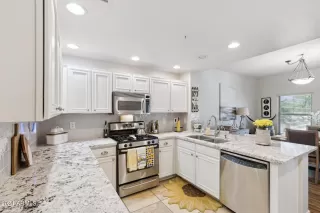 Photo #6: 6751819 Listing