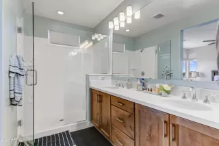 Photo #5: 6752130 Listing