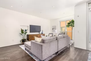 Photo #6: 6752332 Listing