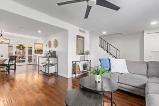 Photo #5: 6752436 Listing