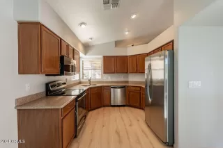 Photo #4: 6752479 Listing