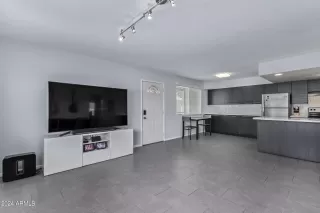 Photo #6: 6752508 Listing