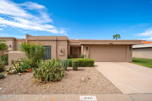 MLS: 6752750 Condo For Sale