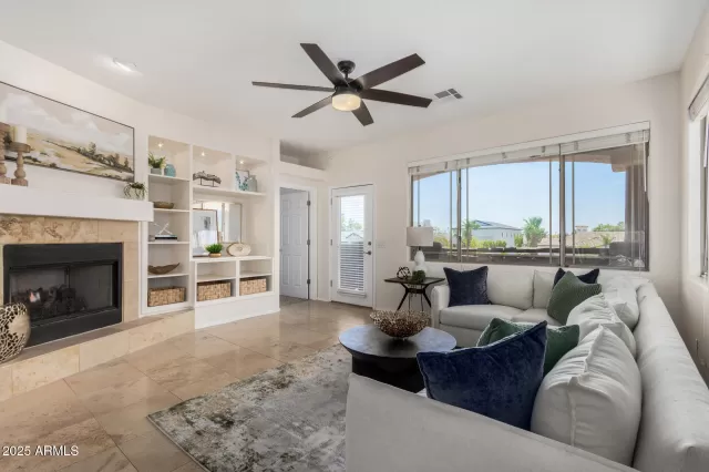 MLS: 6752809 Condo For Sale