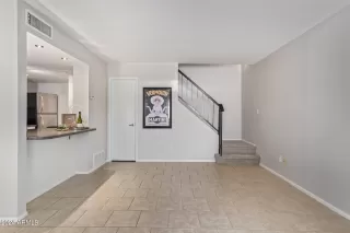 Photo #6: 6752898 Listing