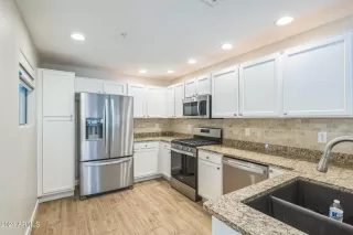 Photo #3: 6752958 Listing