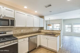 Photo #4: 6752958 Listing