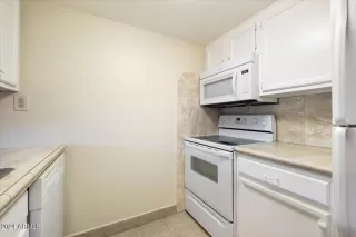 Photo #5: 6752966 Listing