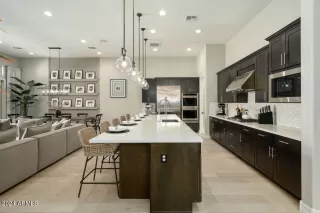 Photo #5: 6753100 Listing