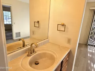 Photo #6: 6753358 Listing