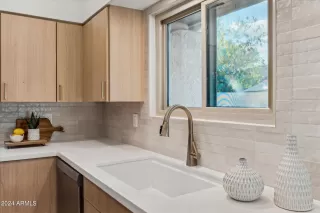 Photo #5: 6753598 Listing