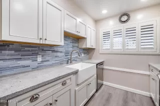 Photo #5: 6753700 Listing