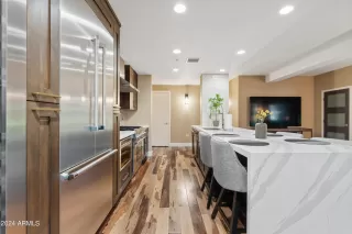 Photo #6: 6753877 Listing