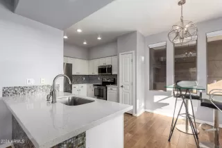 Photo #2: 6754338 Listing 