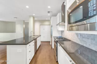 Photo #6: 6755005 Listing