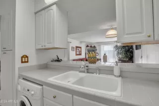 Photo #5: 6756600 Listing