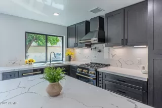 Photo #5: 6756694 Listing