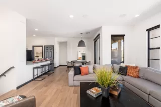 Photo #5: 6757018 Listing 