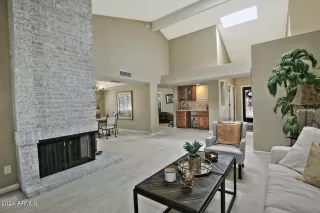 Photo #5: 6757868 Listing
