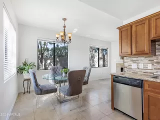 Photo #5: 6758110 Listing