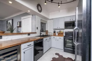 Photo #3: 6758345 Listing