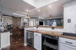 Photo #5: 6758345 Listing