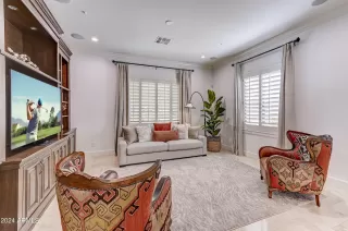 Photo #4: 6758705 Listing