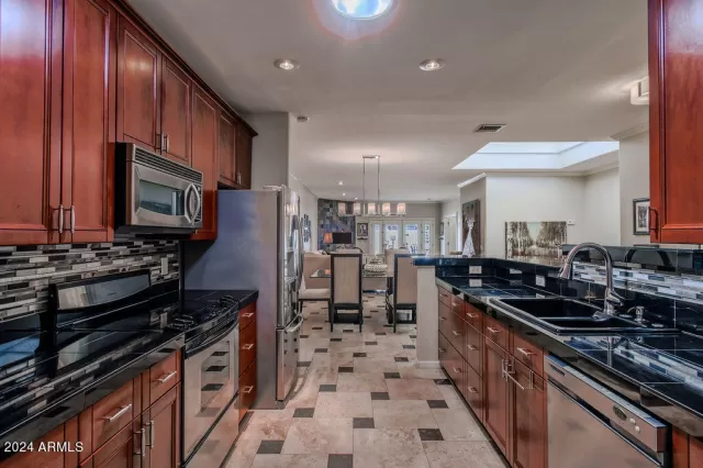 MLS: 6758723 Condo For Sale