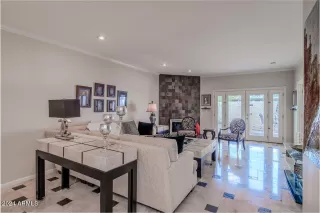 Photo #6: 6758723 Listing