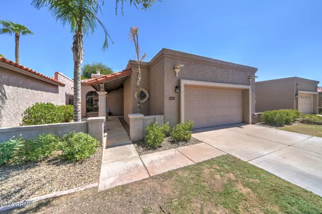 MLS: 6758837 Condo For Sale