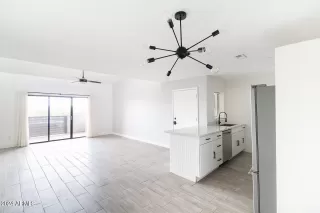 Photo #6: 6758942 Listing