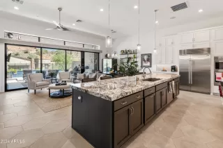 Photo #2: 6759444 Listing