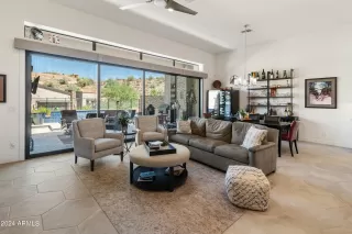 Photo #3: 6759444 Listing