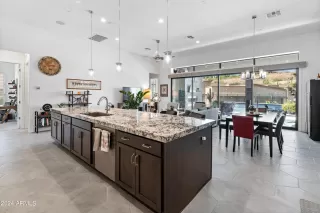 Photo #6: 6759444 Listing