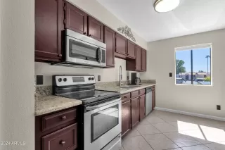 Photo #5: 6759460 Listing