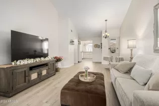 Photo #4: 6759729 Listing