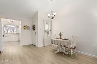 Photo #5: 6759729 Listing