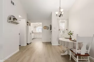 Photo #6: 6759729 Listing