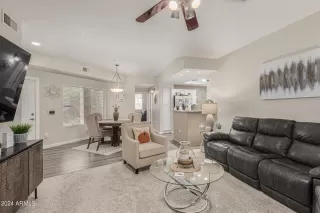 Photo #5: 6759826 Listing