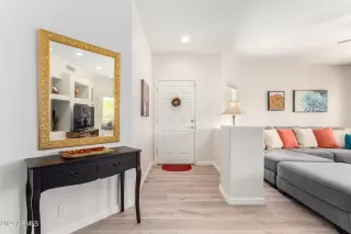 Photo #6: 6759878 Listing