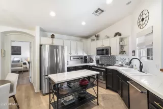 Photo #5: 6759902 Listing 