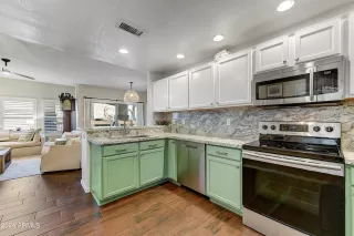 Photo #6: 6760104 Listing