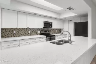 Photo #6: 6760242 Listing 