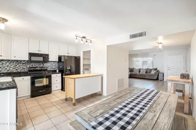 MLS: 6760249 Condo For Sale