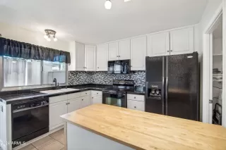 Photo #5: 6760249 Listing