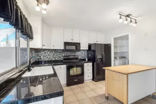 Photo #6: 6760249 Listing