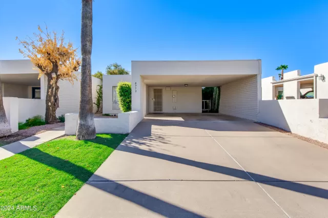 MLS: 6760488 Condo For Sale