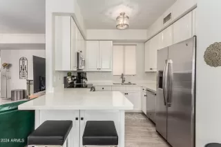 Photo #6: 6760697 Listing