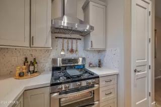 Photo #6: 6760849 Listing