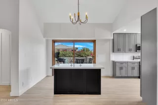 Photo #2: 6761289 Listing 